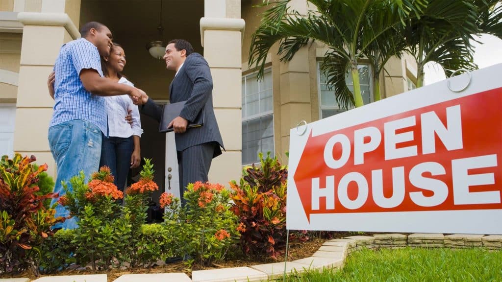 real-estate-agent-open-house